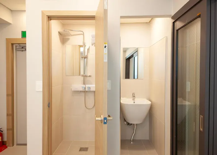 K-grand Sinchon Hotel *