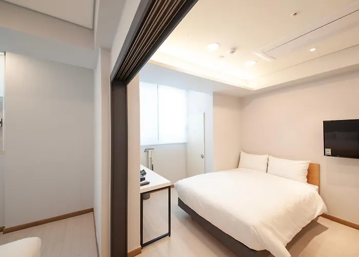 K-grand Sinchon Hotel *